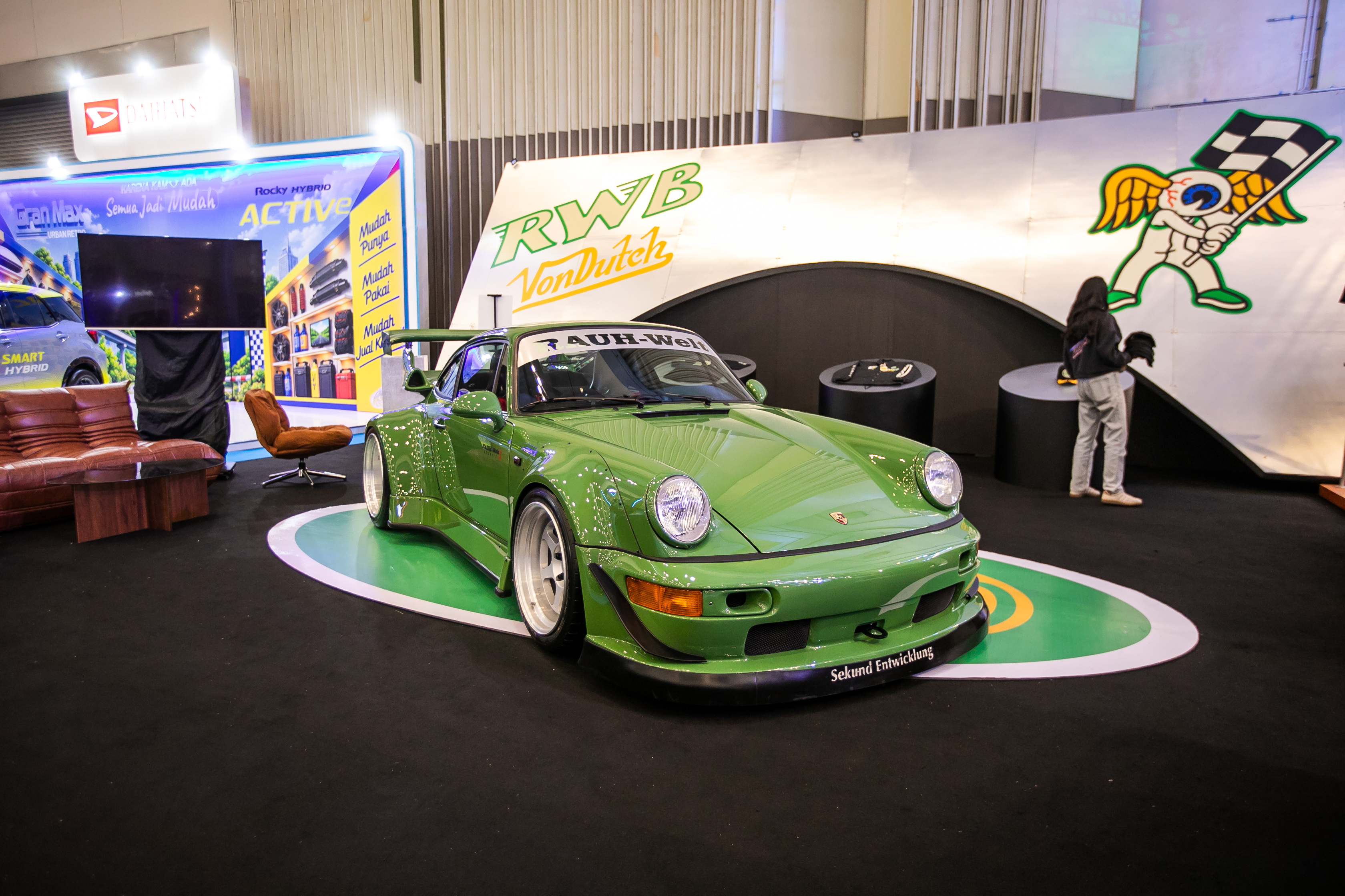 Porsche 964 Quinzo RWB Eksklusif Mejeng di Indonesia