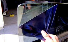 Tips Ampuh Membersihkan Kaca Film Mobil