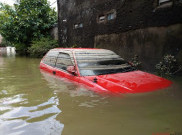 Mobil Honda Terendam Banjir? Berikut Biaya Jasa Servisnya