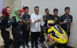 Menpora Lepas Ali Adrian ke World Supersport 300