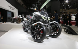 Neowing, Sepeda Motor Roda Tiga Produksi Honda