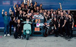 Podium Marco Bezzecchi dan Pesona Vespa GTS 80th