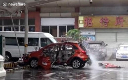 Sedang Isi Daya, Mobil Listrik Ini Malah Meledak
