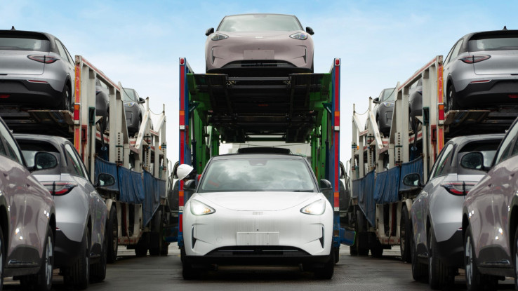 Distribusi 1.000 Unit Geely EX2 Rakitan Lokal Dikirim ke 40 Diler di Indonesia