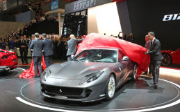 Bangganya Ferrari Pejeng Dua Versi 812 Superfast 800 di Geneva Motor Show 2017
