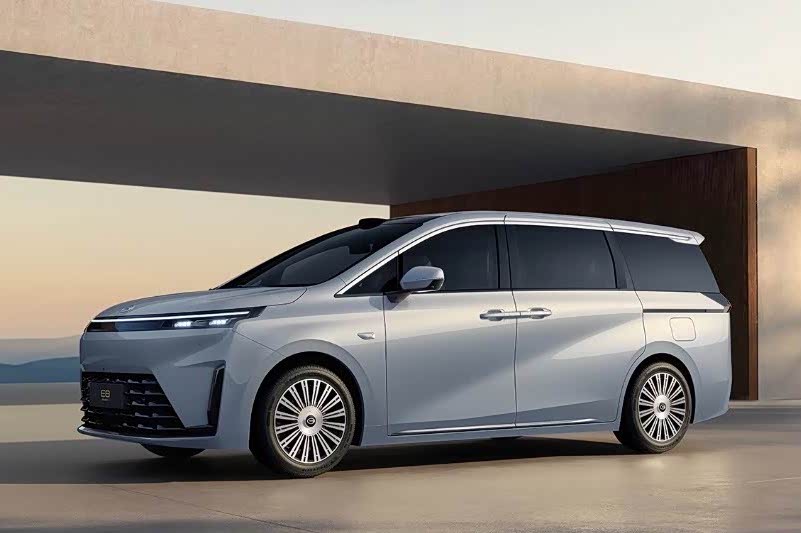 Trumpchi E8 PHEV Andalkan Teknologi LiDAR dan Kabin Ultra Mewah