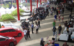 Warga Tangerang Meriahkan Pesta Otomotif 1st Indonesia Autovaganza