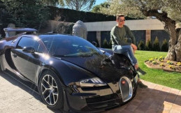 Bugatti Veyron Milik Cristiano Ronaldo Tabrak Tembok Hingga Hancur