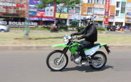Begini Rasanya Mengendarai Kawasaki KLX230 di Jalan Raya 