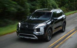 Mitsubishi Outlander 40th Anniversary Edition, Hadir Dengan Warna Khusus