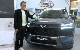 Wuling Eksion Diserahkan ke Konsumen Pertama, Egy Maulana Vikri Ikut Memesan