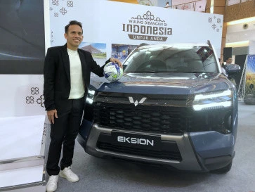 Wuling Eksion Diserahkan ke Konsumen Pertama, Egy Maulana Vikri Ikut Memesan