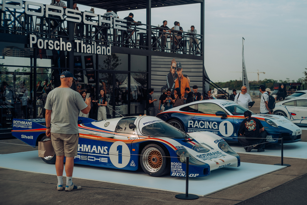 Mobil Balap Porsche 956 Magnet Ratusan Penggemar Lintas Negara