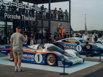 Mobil Balap Porsche 956 Magnet Ratusan Penggemar Lintas Negara