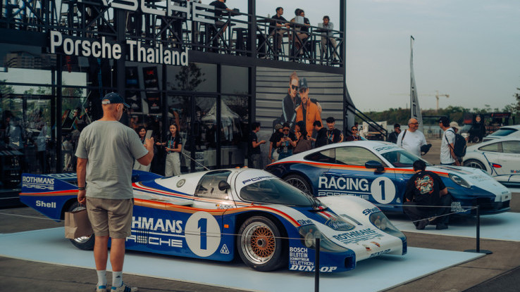 Mobil Balap Porsche 956 Magnet Ratusan Penggemar Lintas Negara