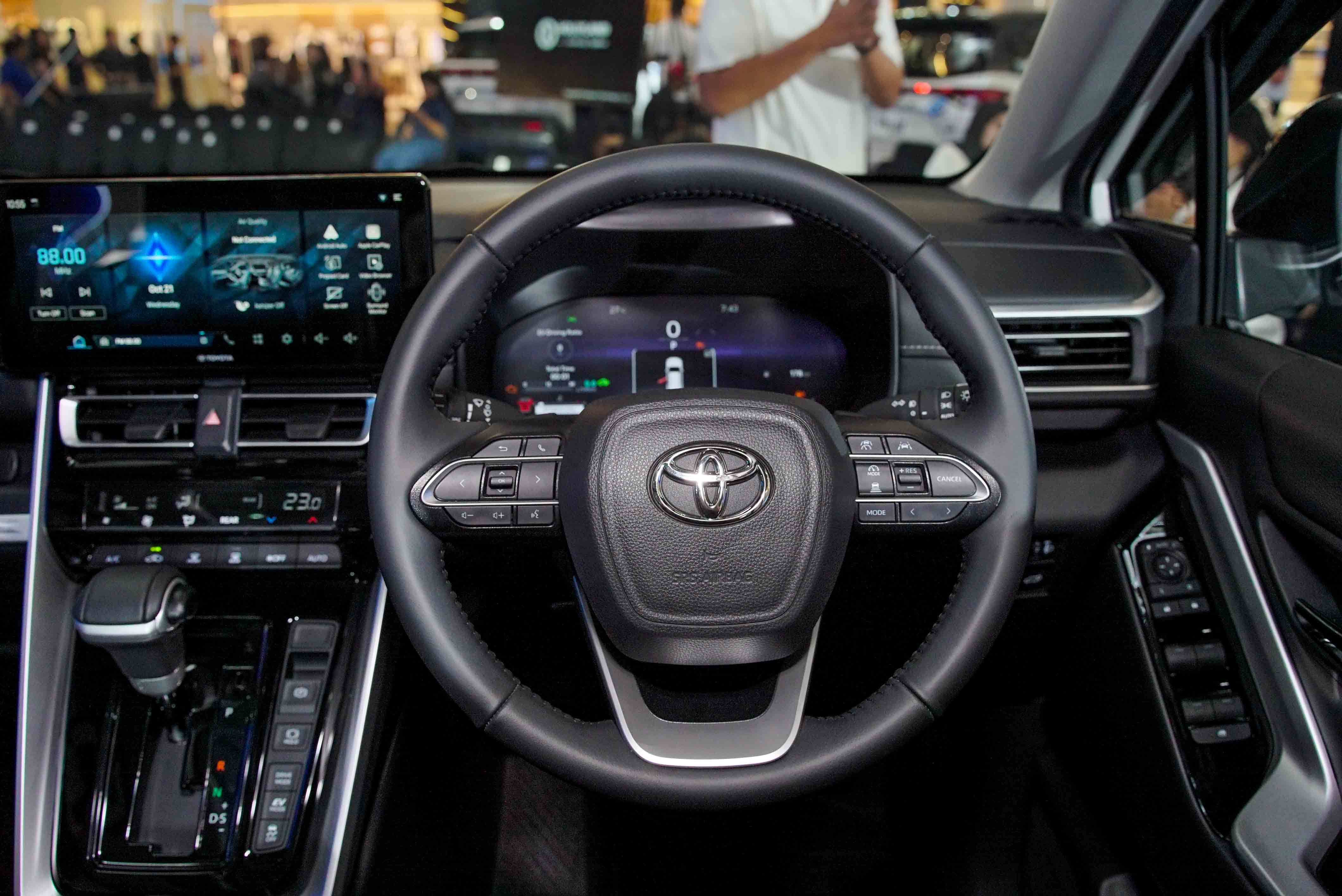Layar Toyota Kijang innova Hybrid T Intouch with Toyota Remote
