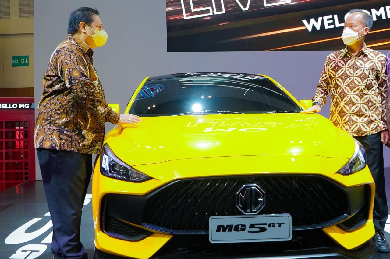 Kurangi CO2 Hingga 1,4 Juta Ton, Target Produksi 600 Ribu Mobil dan Bus Listrik