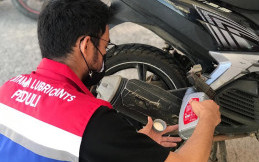 Ganti Oli Motor Gratis untuk Korban Gempa di Mamuju
