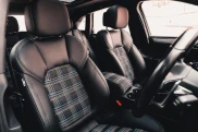 Cobalt Tartan Interior Package, Sulap Porsche Macan Jadi Vintage
