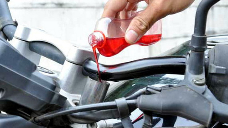 Cek Suspensi Depan, Semua Tergantung Takaran Oli 