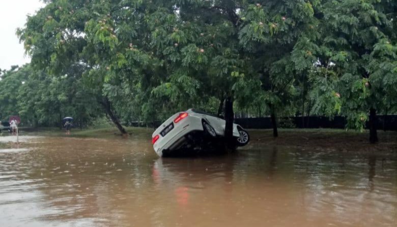 Tangani dengan Tepat Mobil Korban Banjir Pakai Cara Ini