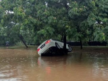 Tangani dengan Tepat Mobil Korban Banjir Pakai Cara Ini