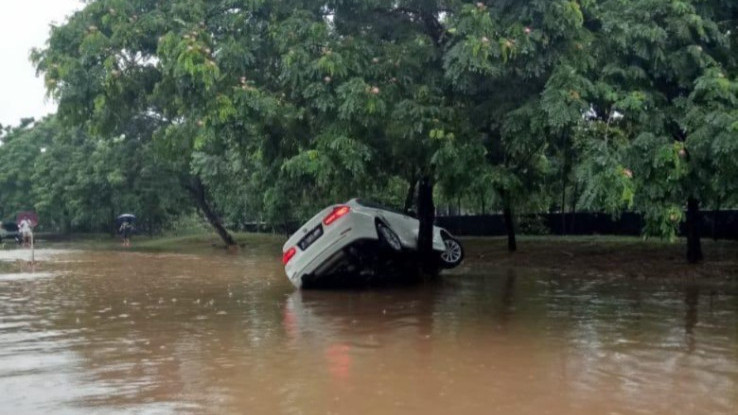 Tangani dengan Tepat Mobil Korban Banjir Pakai Cara Ini