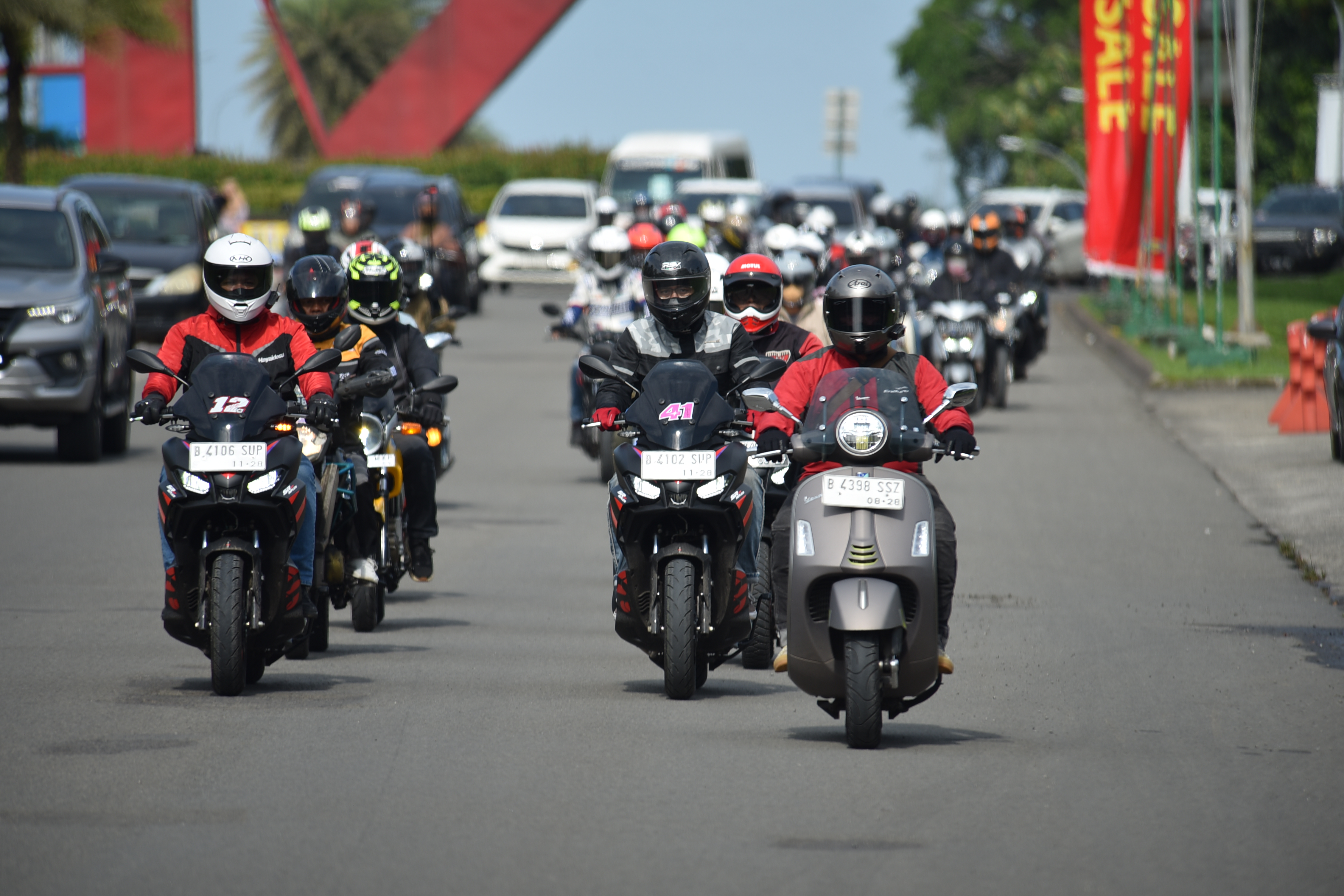 Tempuh Perjalanan Jauh, Perlengkapan Ini Wajib Dibawa Bikers