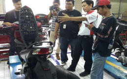 Wahana Makmur Sejati ajak Jurnalis Belajar Teknik Motor Honda