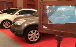 Ratusan Orang Ikuti Lelang Mobil Sitaan KPK di JCC 