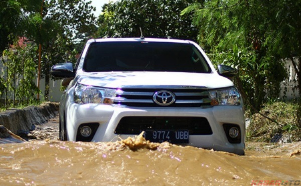 Banjir Jangan Panik, Ini yang Harus Dilakukan Pengemudi Mobil