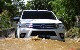 Banjir Jangan Panik, Ini yang Harus Dilakukan Pengemudi Mobil