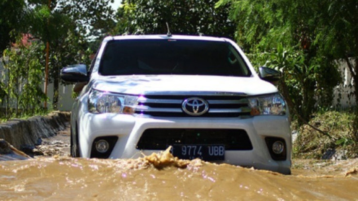 Banjir Jangan Panik, Ini yang Harus Dilakukan Pengemudi Mobil