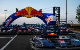 Max Verstappen Lawan 100 Pembalap Gokart