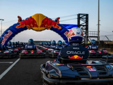 Max Verstappen Lawan 100 Pembalap Gokart