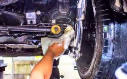 Cara Bersihkan Kolong Mobil di Rumah
