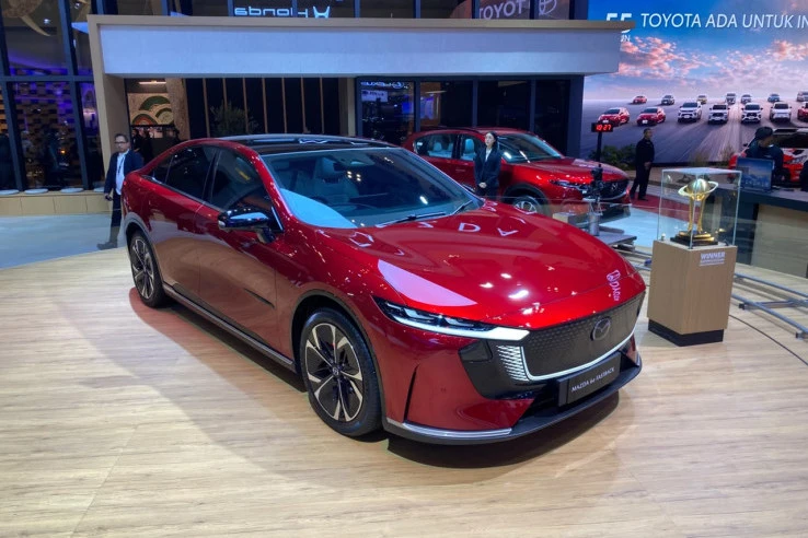 Mazda 6e Fastback Sedan Listrik Mewah Jangkauan 560 KM