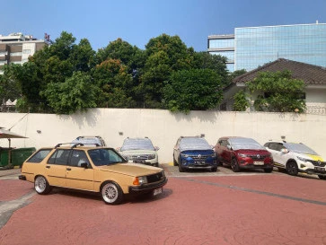 Eksis, Skuad Renault Lintas Generasi Unjuk Gigi dengan Kebugaran