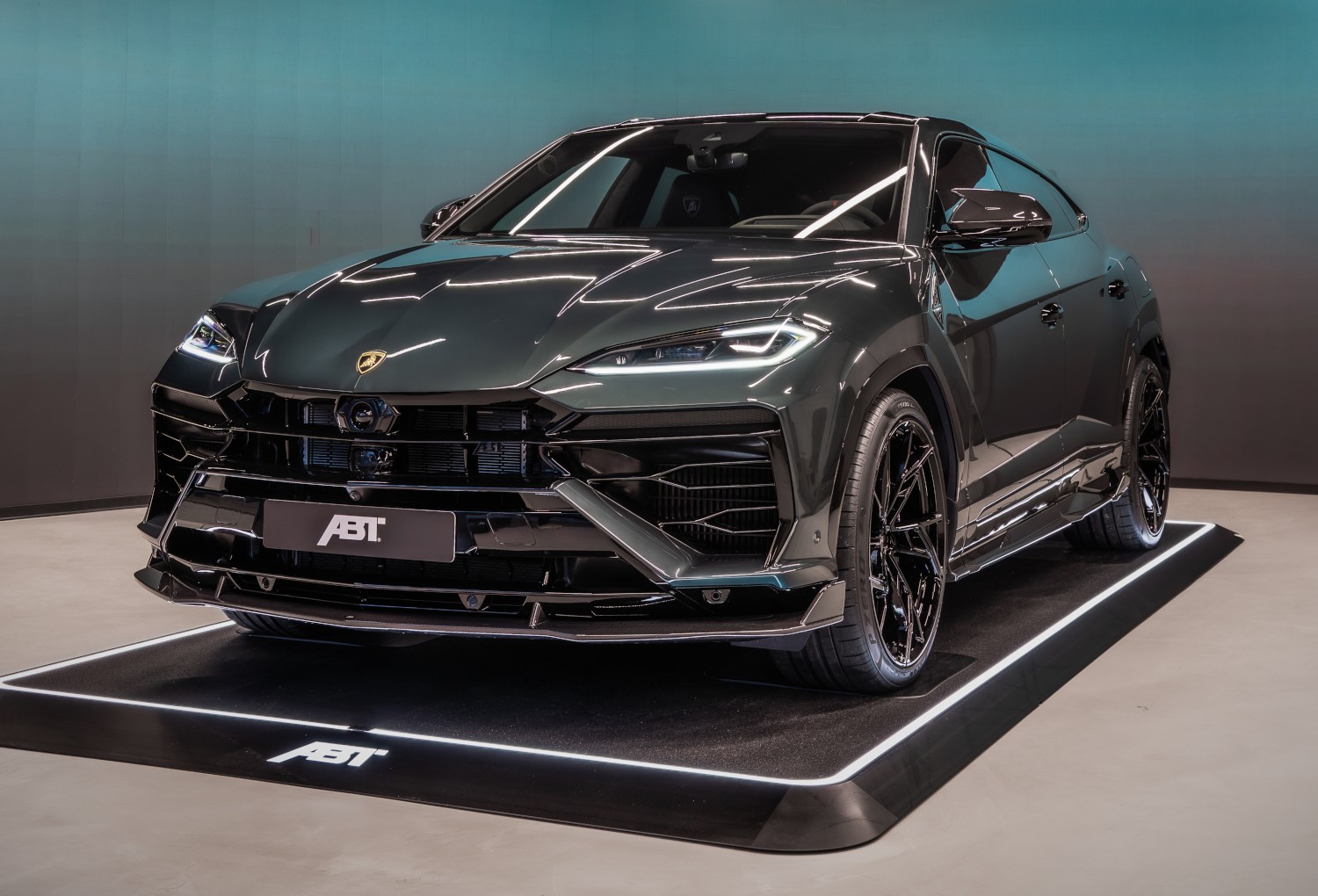 Lamborghini Urus SE Menggunakan Paket dari ABT Sportsline 