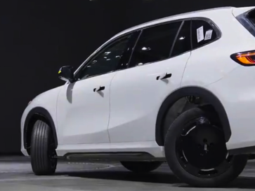 Geely EX5 Kembangkan Kemudi 90 Derajat, Empat Rodanya Independen