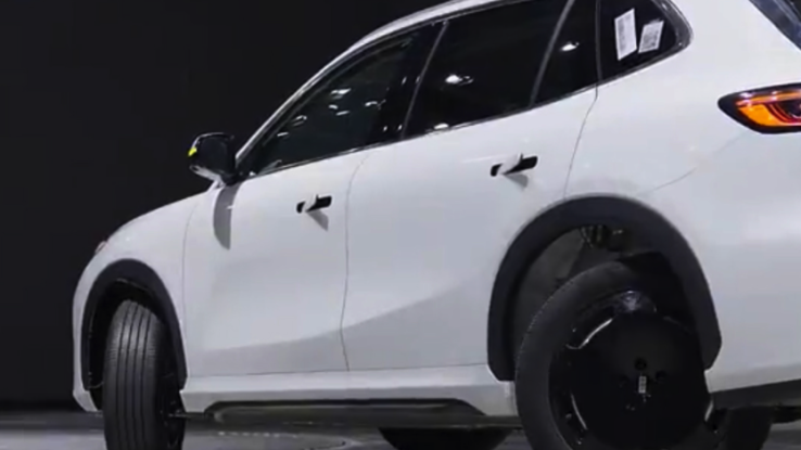 Geely EX5 Kembangkan Kemudi 90 Derajat, Empat Rodanya Independen