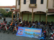 Komunitas Motor Uloeng Gresik (MUG) Adakan Kegiatan Bagi Bagi Takjil 