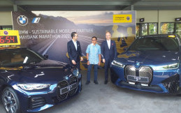BMW Gandeng Maybank Hadirkan 3 Mobil Listrik Terbarunya di Acara Marathon