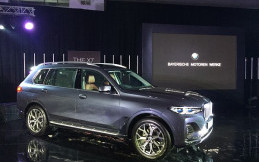 Selisih Harga Hingga Rp 20 juta, BMW X7 Hadir di Kota Surabaya