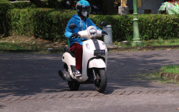 Begini Cara Melewati Polisi Tidur yang Benar dengan Sepeda Motor