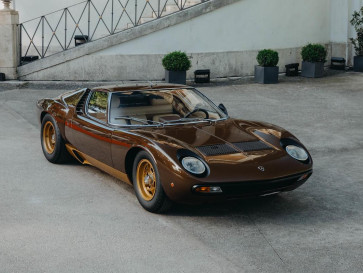 Restorasi Sempurna Lamborghini Miura SV 1972 di Concorso Roma