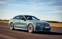 BMW i4 Terbaru Hadir dengan Jangkauan Lebih Jauh dan Tenaga 593 Dk