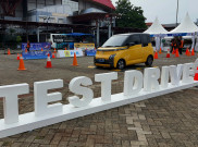 Begini Cara Test Drive Mobil Listrik di PEVS 2023
