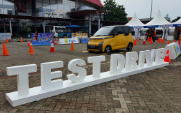 Begini Cara Test Drive Mobil Listrik di PEVS 2023