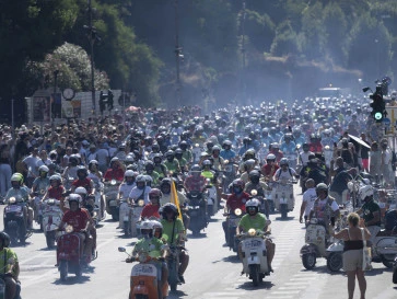 Galeri 25 Ribu Vespa Padati Acara Peringatan 80 Years of An Icon